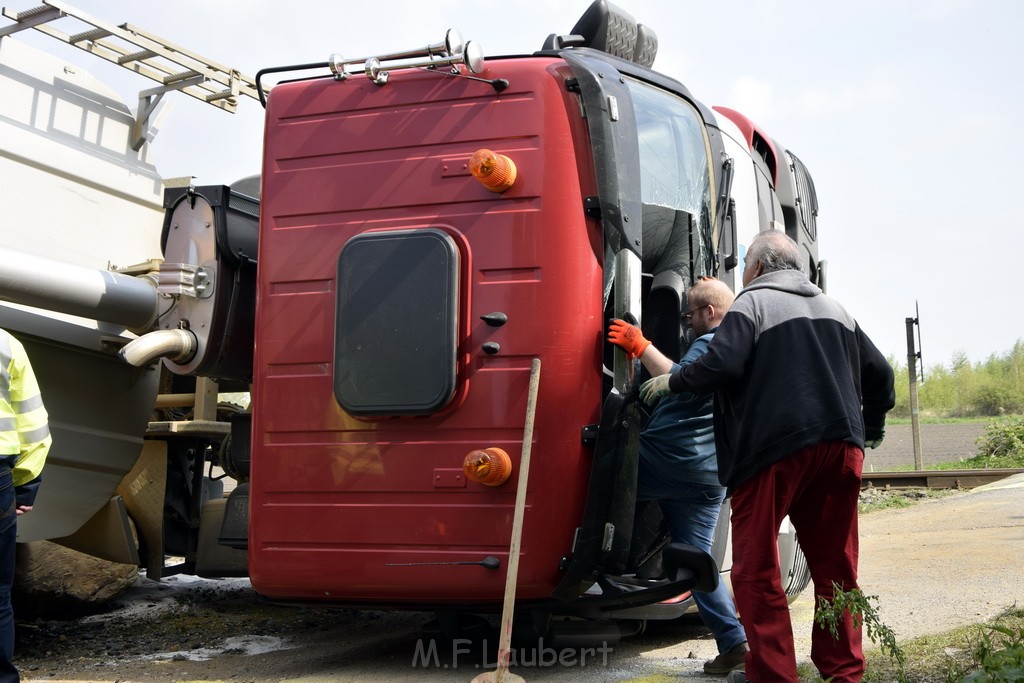 Schwerer VU LKW Zug Bergheim Kenten Koelnerstr P370.JPG - Miklos Laubert